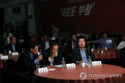 "무책임 유체이탈" "신박이라더니"…한국당 전대 탄핵책임 공방 - 2