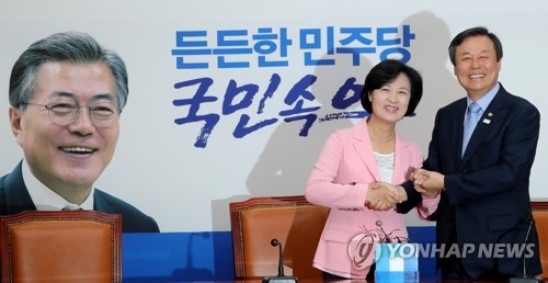 秋 "도종환 姓소수자 장관" 농담에 진보 일각 "부적절" - 1