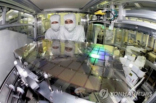 스마트폰 디스플레이 시장 '수퍼호황'…삼성, 세계 1위 - 1
