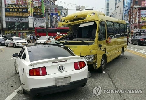 고속질주 인도 덮친 버스기사 "굉음 후 브레이크 말 안들어" - 1