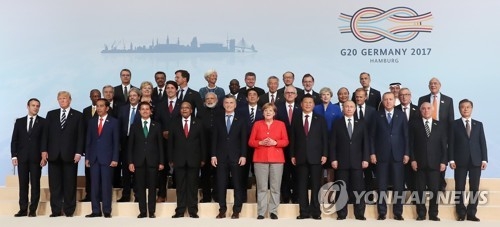 기념사진 촬영하는 G20 정상들
