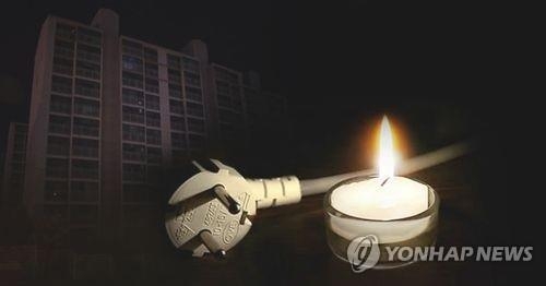 열대야 속 전국 곳곳 정전 잇따라…5천여가구 찜통 고생 - 2
