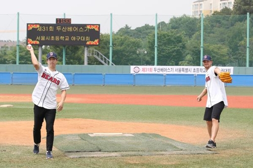 시구하는 박건우, 보우덴