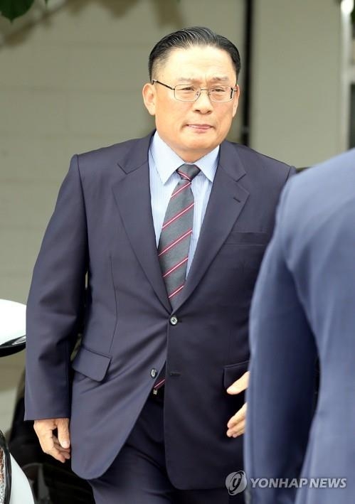굳은 표정의 박찬주 대장