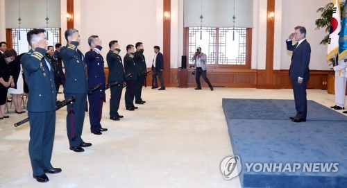 문 대통령, '첫 군 수뇌부 인사'