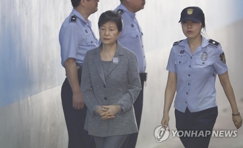 한국당, 朴전대통령 출당문제 수면위로…혁신위 역할 주목 - 2