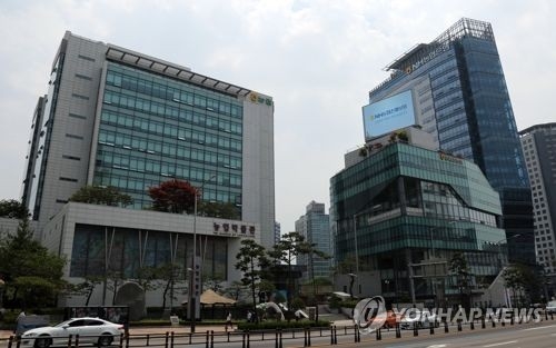 농협·GS그룹 직원 5명 중 1명은 '기간제' - 1