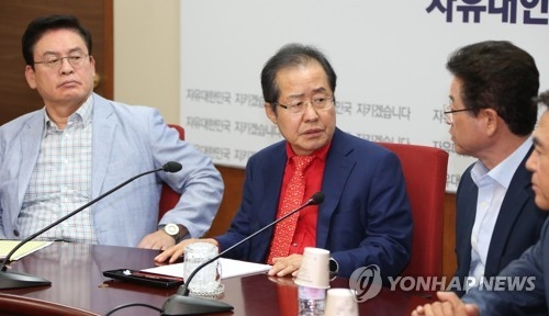 한국당 의원들 '보이콧 철회' 대체로 공감…일부는 부글부글 - 1