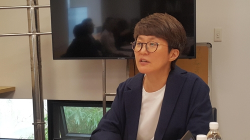 차기 행사 기본구상안 설명하는 김선정 광주비엔날레 대표이사.