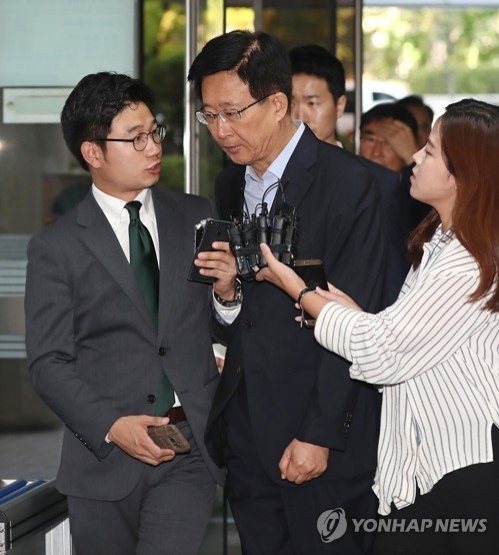 '국정원 댓글 공작' 민병주, 영장실질심사 출석