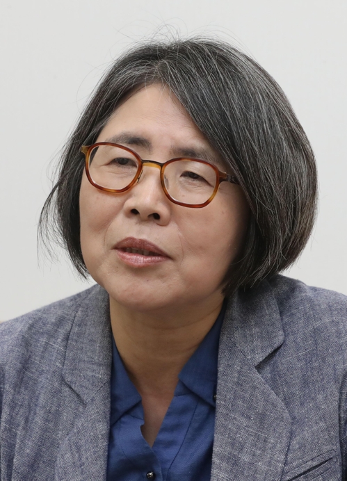 인터뷰하는 김영란 서강대 석좌교수
