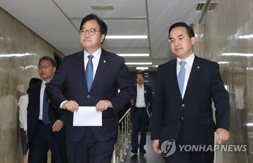與, 김명수 인준 총동원…맨투맨 설득에 121명 전원투입 - 1