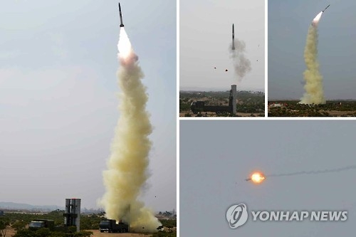 북한의 신형 지대공 요격유도무기체계 발사 장면