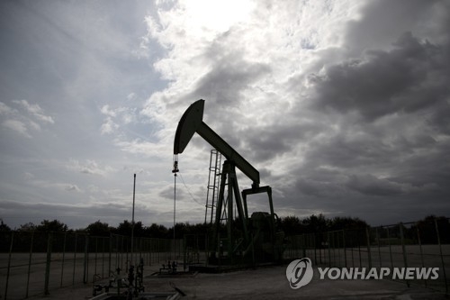 국제유가 공급과잉 우려에 급락…WTI 2.9%↓ - 1