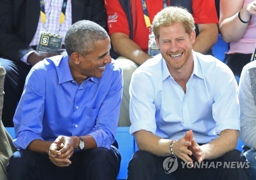 2017 토론토 '인빅터스 게임' 참관 중인 버락 오바마 전 미국 대통령과 영국 해리 왕자