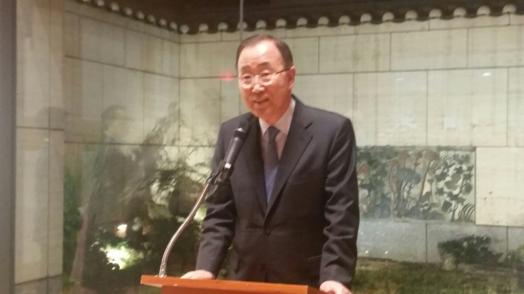 12일 뉴욕 맨해튼 주유엔 한국대표부 찾은 반기문 전 유엔사무총장
