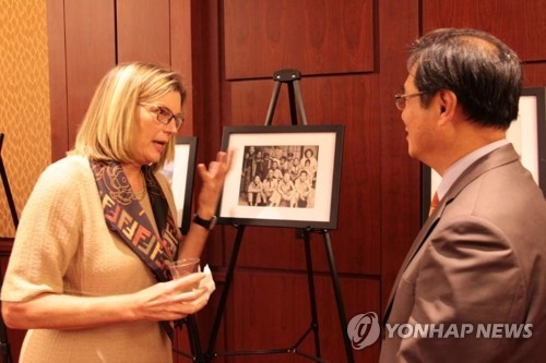 (워싱턴=연합뉴스) 송수경 특파원 = 캐슬린 스티븐스 전 주한 미국대사가 18일(현지시간) 미국 워싱턴 DC 의회에서 싱크탱크인 한미경제연구소(KEI) 주관으로 열린 '한국의 친구들' 축하 리셉션에 참석하고 있다. 2017.10.19
