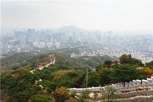 인왕곡장에서 내려다본 서울시내