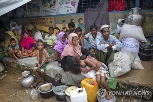 미얀마를 탈출해 방글라데시 난민 캠프에 모여있는 로힝야족 [AP=연합뉴스]