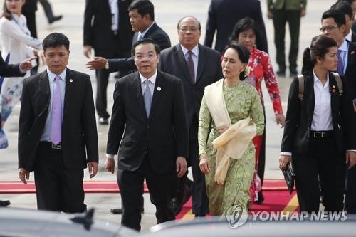 APEC 정상회의 참석차 베트남을 방문한 아웅산 수치[epa=연합뉴스]