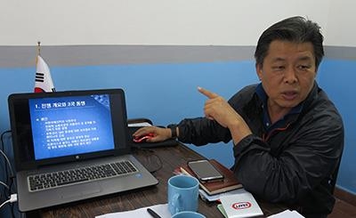 파라과이에서 시니어 봉사단원으로 활동하는 김천수씨