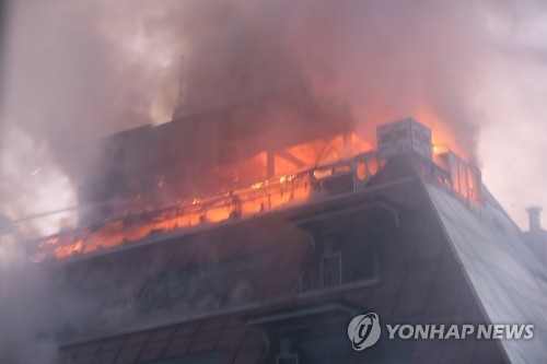 대형 화재가 난 충북 제천의 스포츠센터.