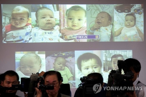 태국 경찰이 공개한 대리모 출산 아이들[로이터=연합뉴스]