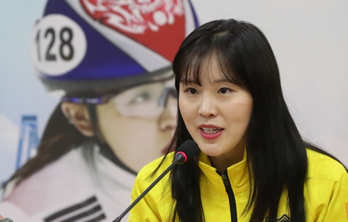 답변하는 김아랑