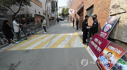 檢소환 앞두고 침묵 휩싸인 MB 사저…두문불출하며 조사대비0
