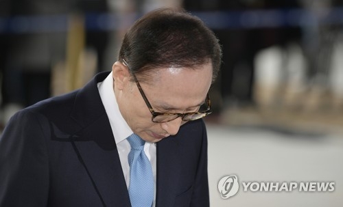 샐러리맨 신화에서 대통령, 검찰 피의자까지…MB의 여정1