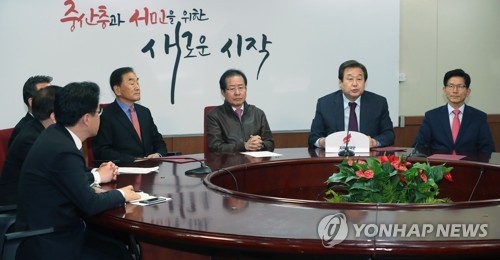 한국당, '올드보이' 전진배치…선거 전면서 대여투쟁 견인 - 1