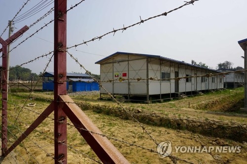 미얀마측이 돌아온 난민을 수용하기 위해 지은 임시숙소[AFP=연합뉴스 자료사진]