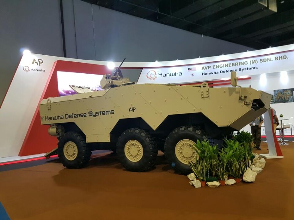 DSA 2018에 전시된 한화디펜스 장갑차 '타이곤'
