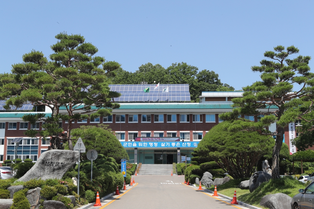 산청군청으로 누가 입성할까