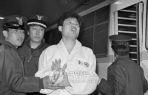 1991년 공판에 출석하는 송갑석