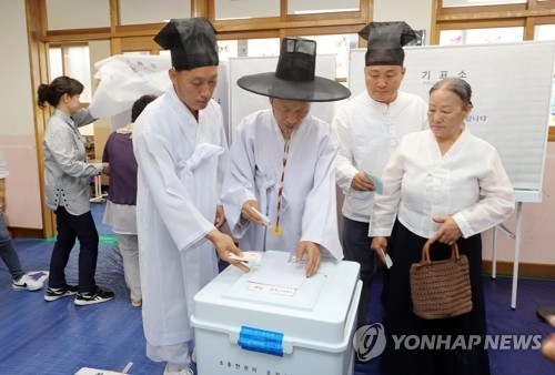 서당 훈장선생님도 소중한 한표