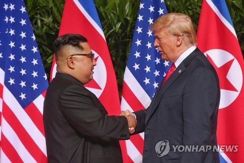 북미, '역사적 첫 악수'