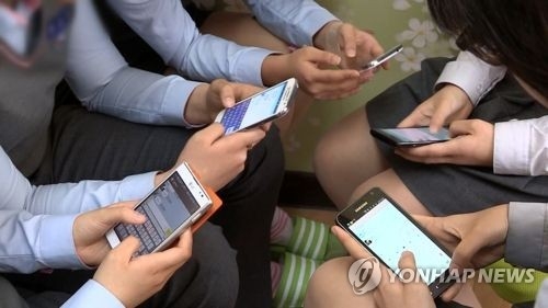 "스마트폰·SNS 몰입하면 공감 능력 떨어져" - 2