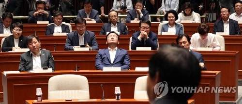 "저희가 잘못했습니다"… 한국당 '참회 의총' - 1