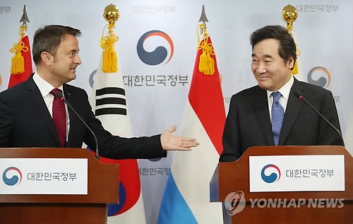룩셈부르크 총리 발언 듣는 이 총리