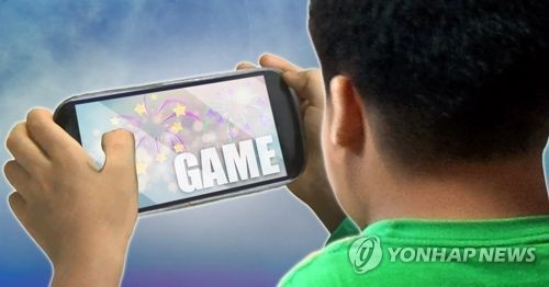 게임에 몰두하는 어린이