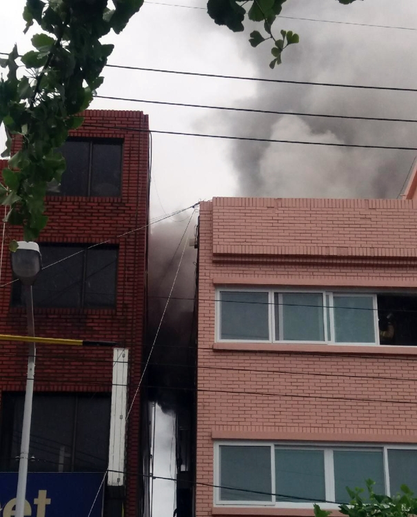 부산 4층 건물 화재