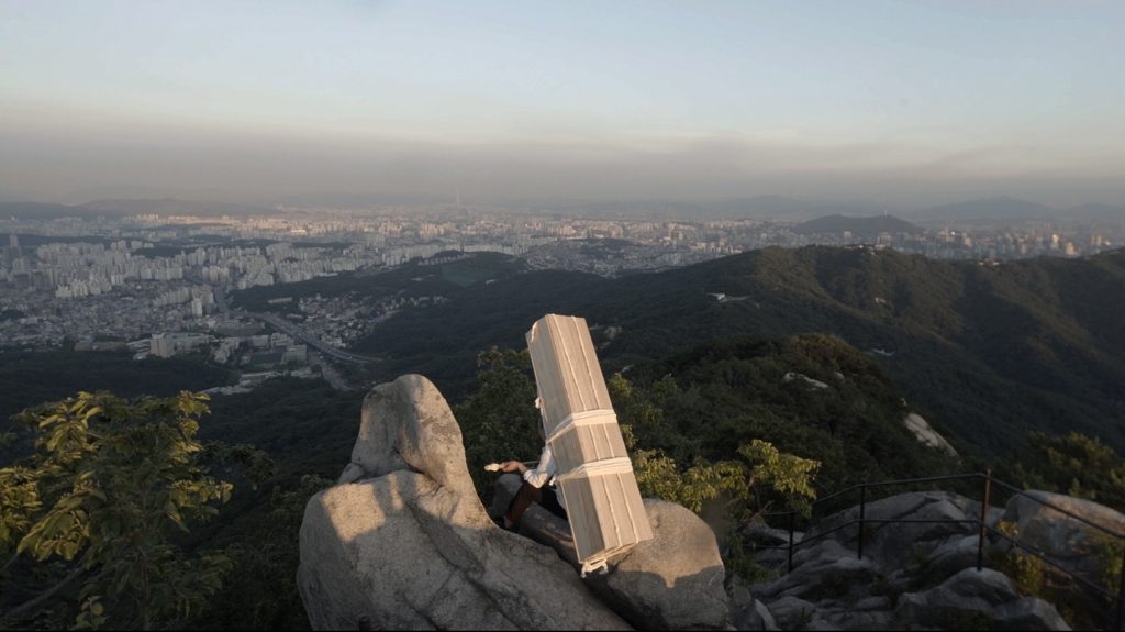 임흥순, 형제봉 가는 길, 2채널 영상·10채널 사운드, 15분 43초, 2018