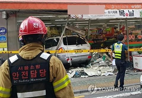서울 구의동서 상가로 차량 돌진해 2명 사망