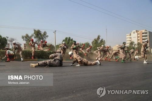 이란 아흐바즈 군 퍼레이드 테러