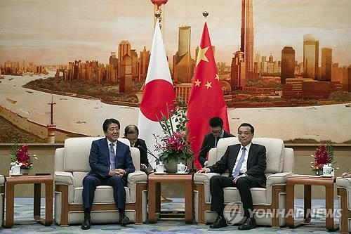 아베 일본 총리와 리커창 중국 총리 회동