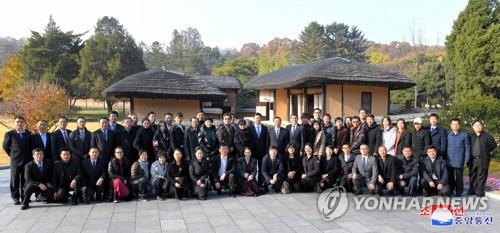 만경대 방문한 중국 예술인대표단