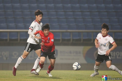 김해시청과 천안시청의 경기 장면