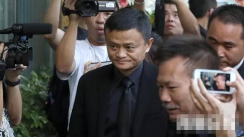 진융 장례식장 찾은 마윈