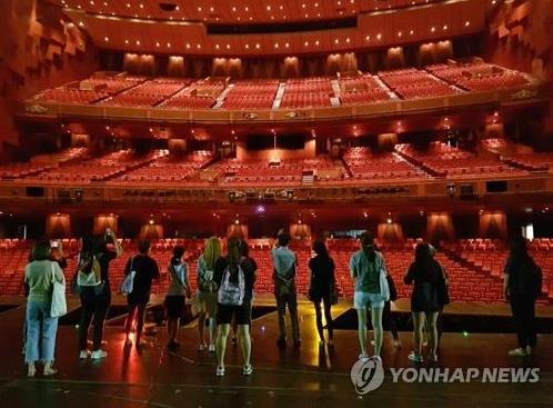 세종문화회관 내부 투어 모습